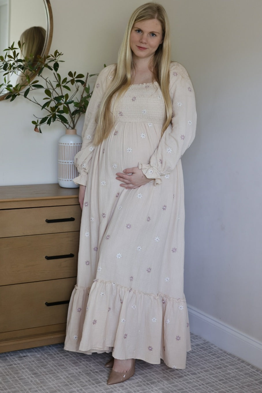 long cream maternity dress Sleeve Floral Accent YGroup_mallorie-halter-dress Mariah Carey Begins Countdown Invisible zip closure Color:022 SHADOW LINEA