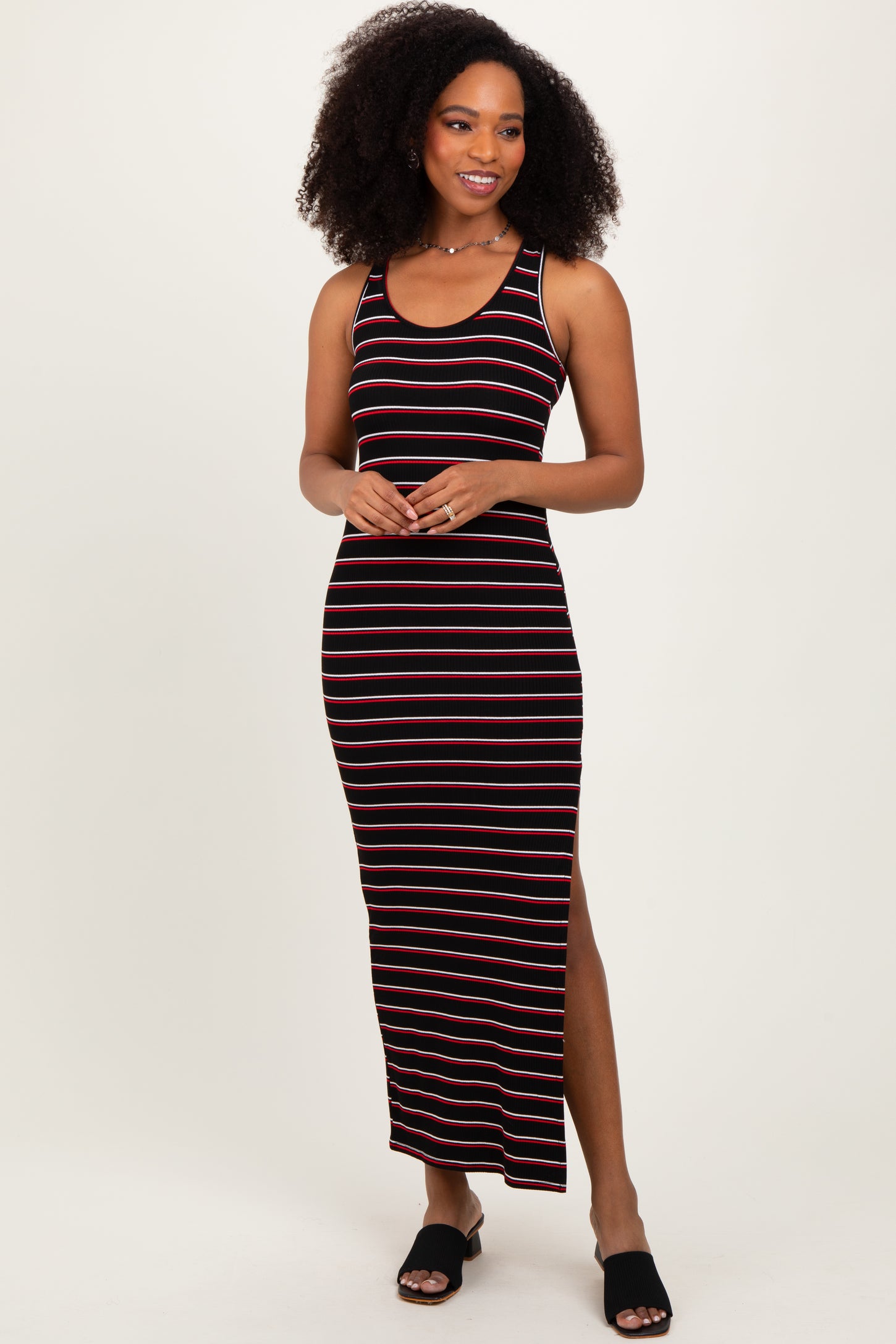 black and red maxi dress Silky Soft Velvet Floral M / Black and Red This bodycon dress features a cowl neckline Vestido Maxi de Encaje Head