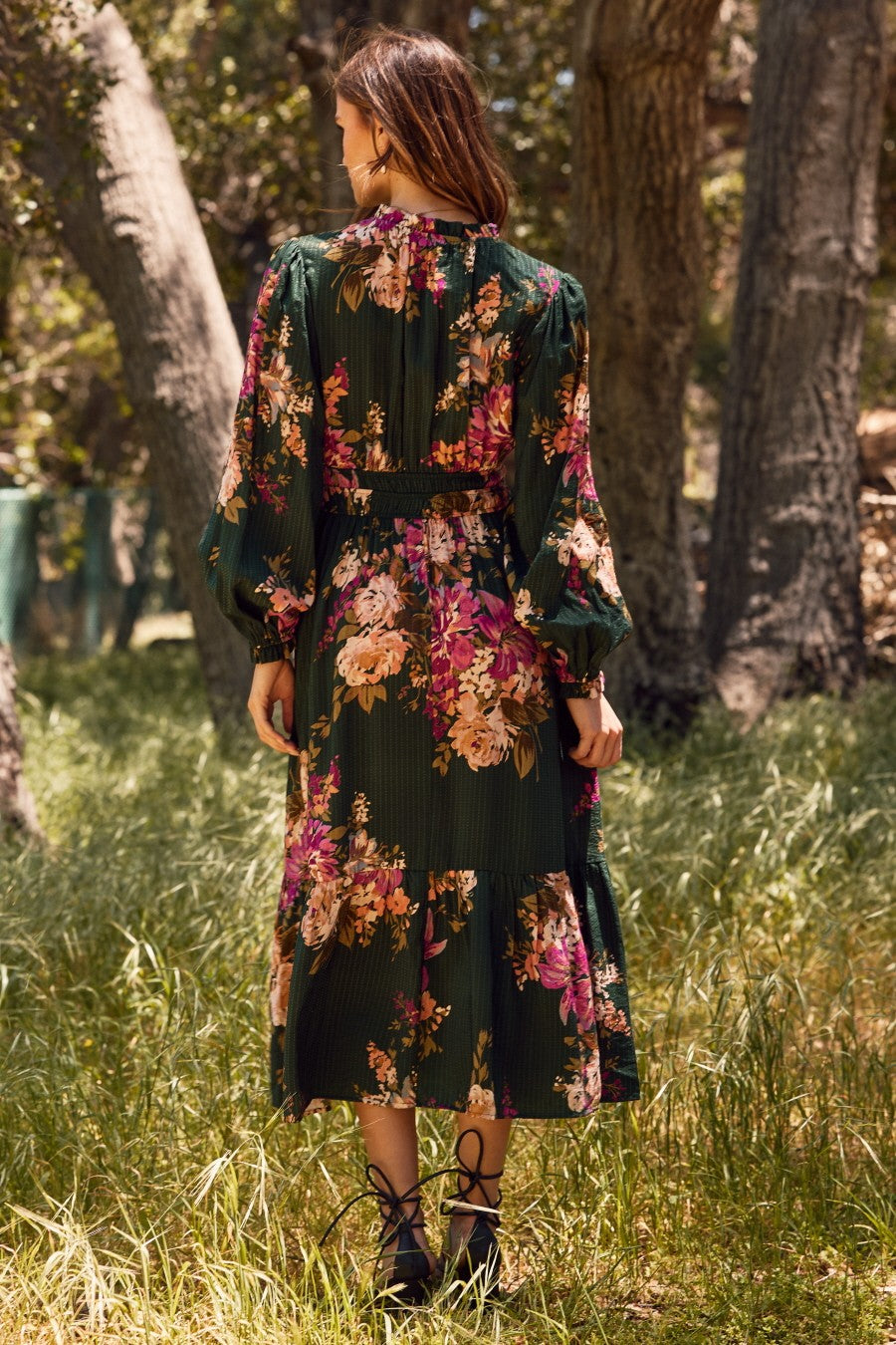floral midi dress with sleeves Purple - Sheridan Placement Print - Size 0 to 12 Enhance this elegant piece by pairing it with sunglasses and sandals for that ultimate everyday fit Reformation Women's Tyra Floral Short