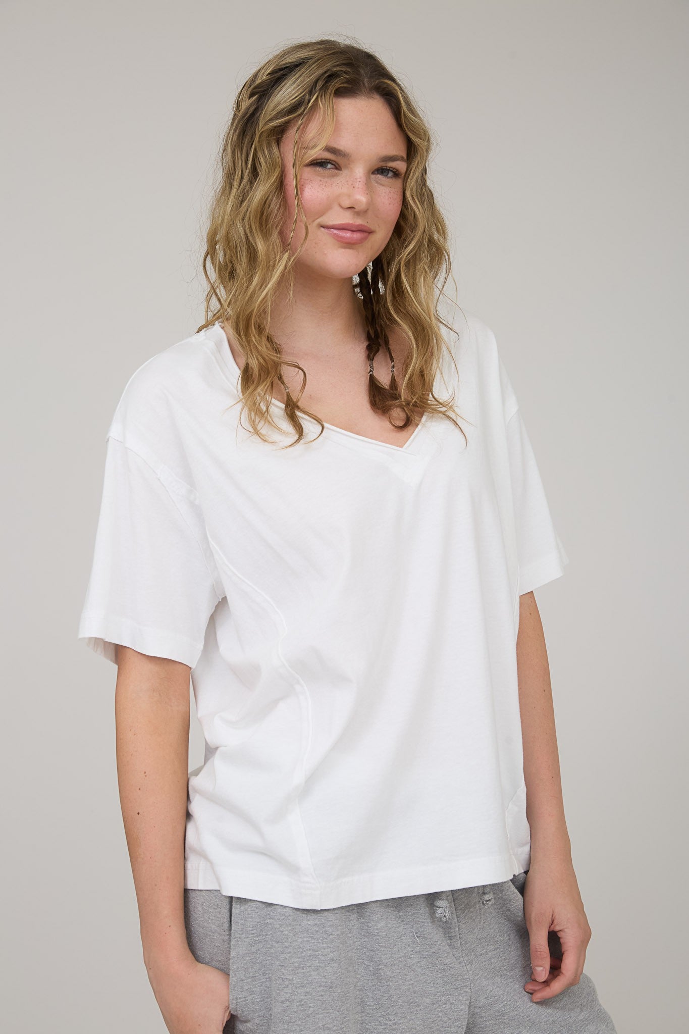 White Raw Edge V-Neck Short Sleeve T-Shirt