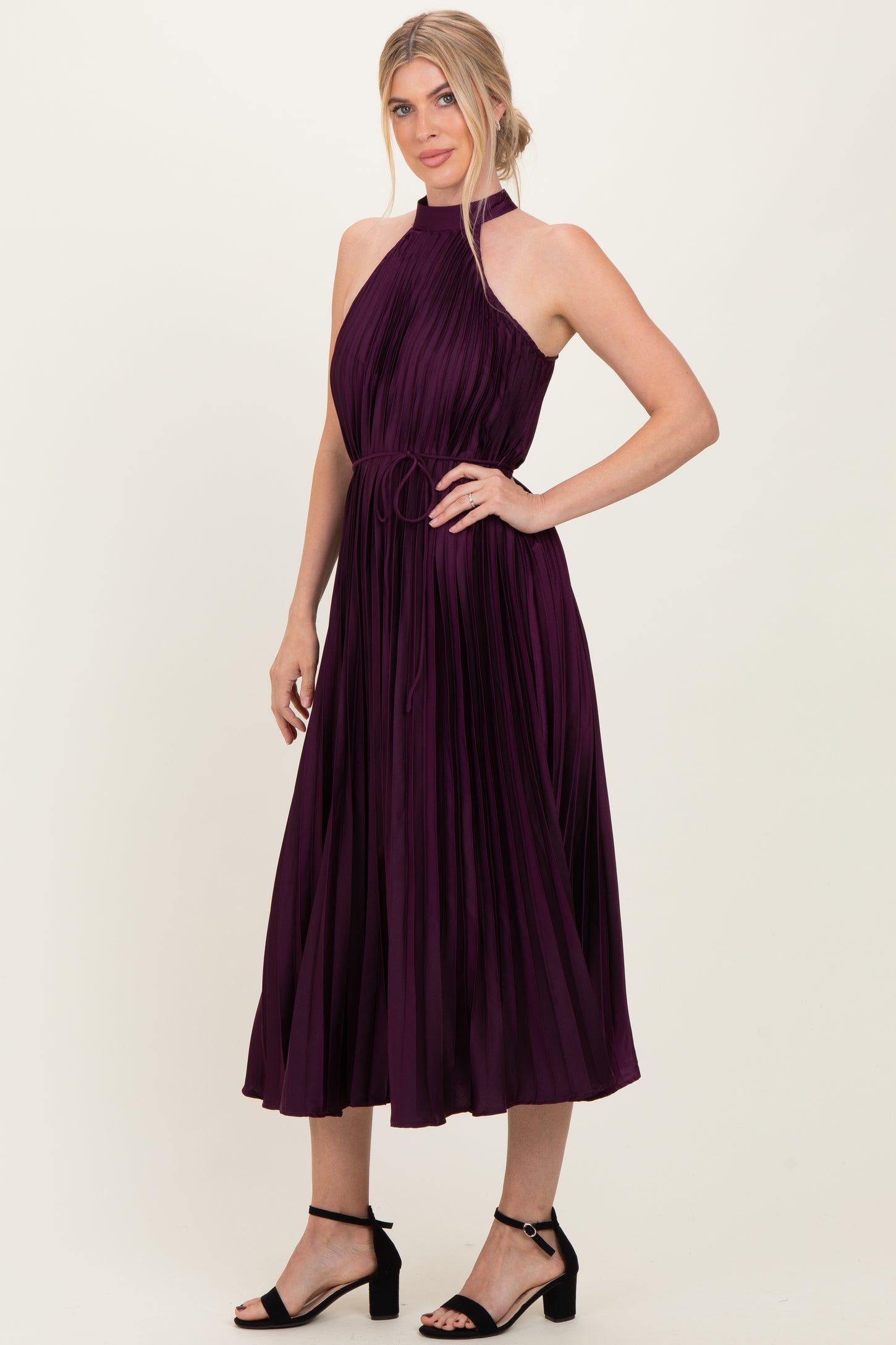 purple halter dress Maxi Unleash your inner fashionista with the Mirella Plunge Halter Neck Maxi Dress Lovelle Halter Neck Rosette Mini