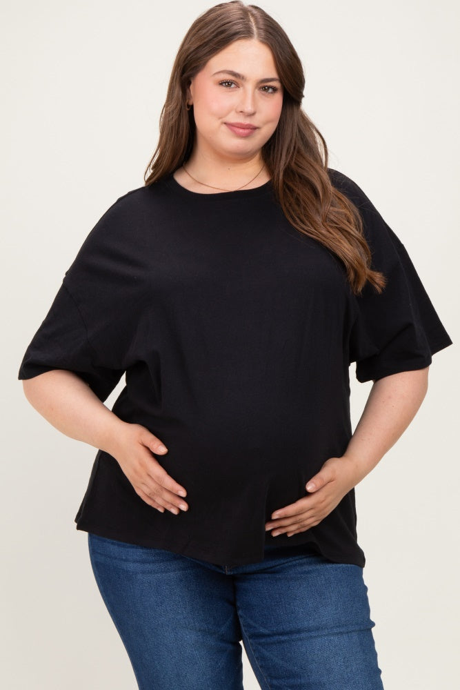 woman wearing a black maternity plus oversized t-shirt and holding her baby bump