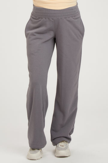 woman wearing gray maternity sweatpants with side pockets and relaxed fit