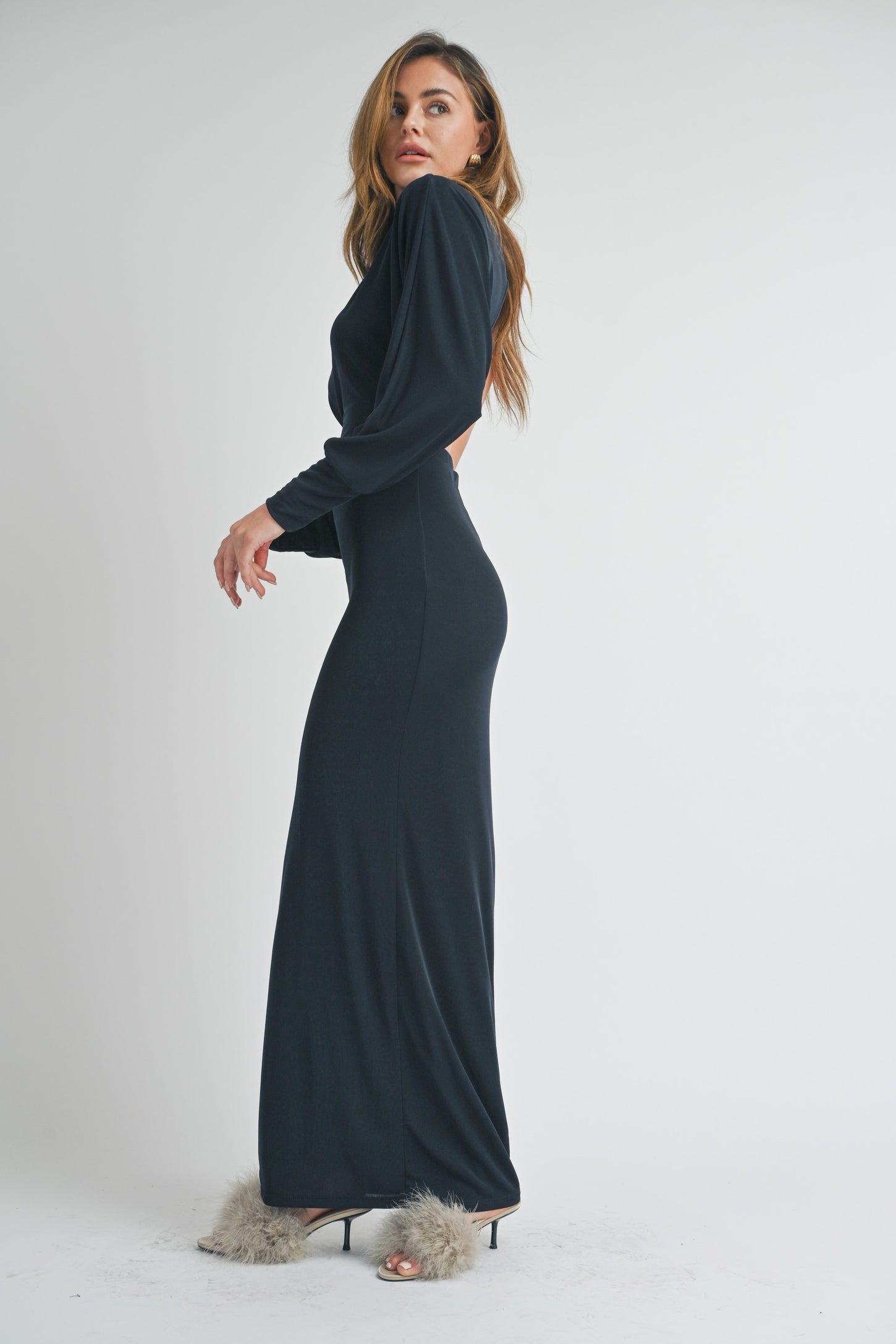 long sleeve open back maxi dress PrettyLittleThing Women's Premium Mesh Feather Pom Pom in Black Slim fit Boat neck Long sleeves Made in Italy The model is 5 9 (177 cm) tall and wears a size 40 Long Sleeve Backless Maxi Dress