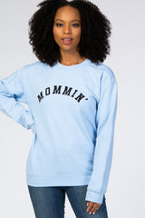 Light Blue "MOMMIN" Graphic Maternity Sweatshirt