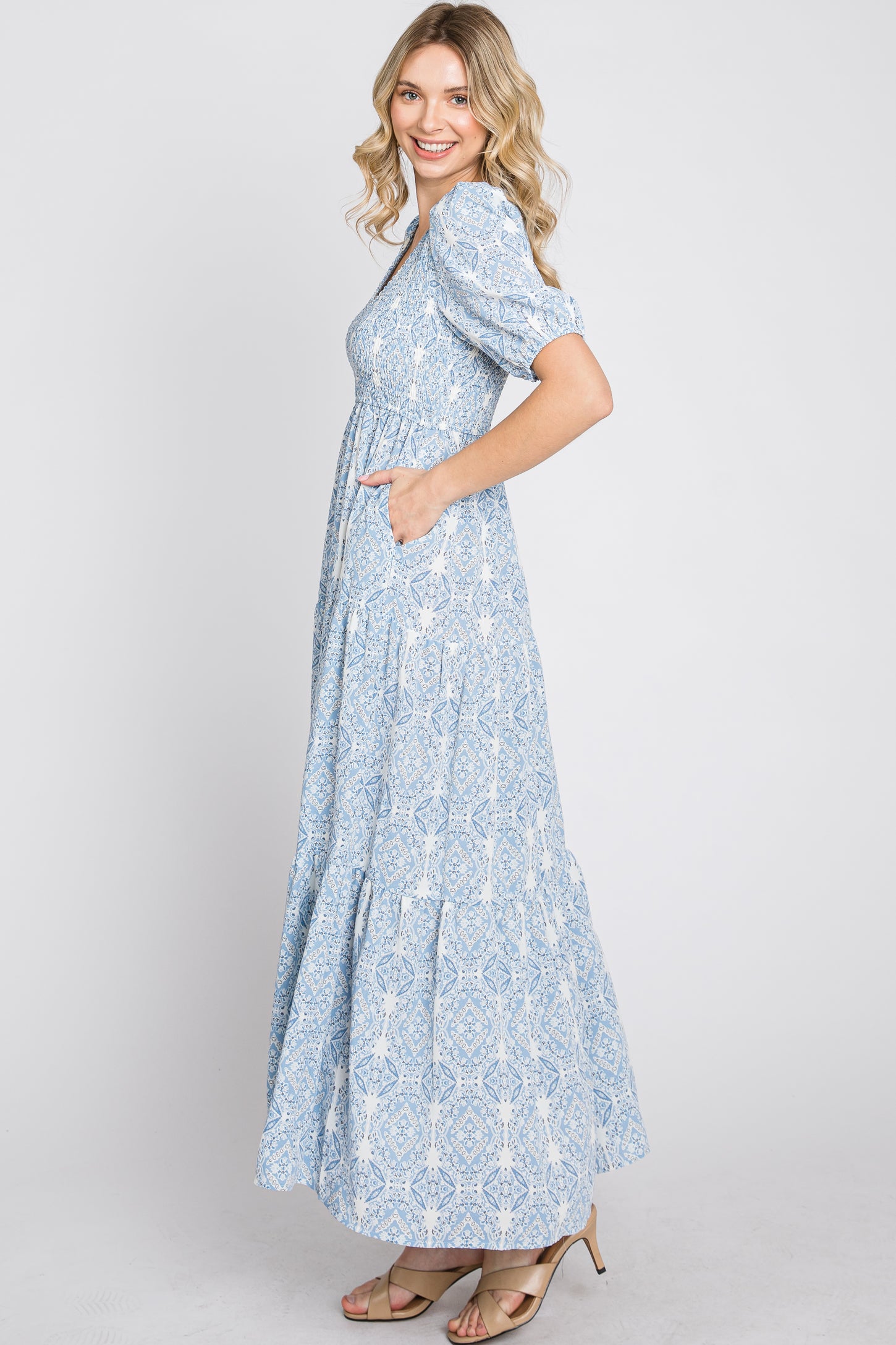 Blue Paisley Print Smocked Tiered Maxi Dress Small Blue Paisley Print Smocked Tiered Maxi Dress Small