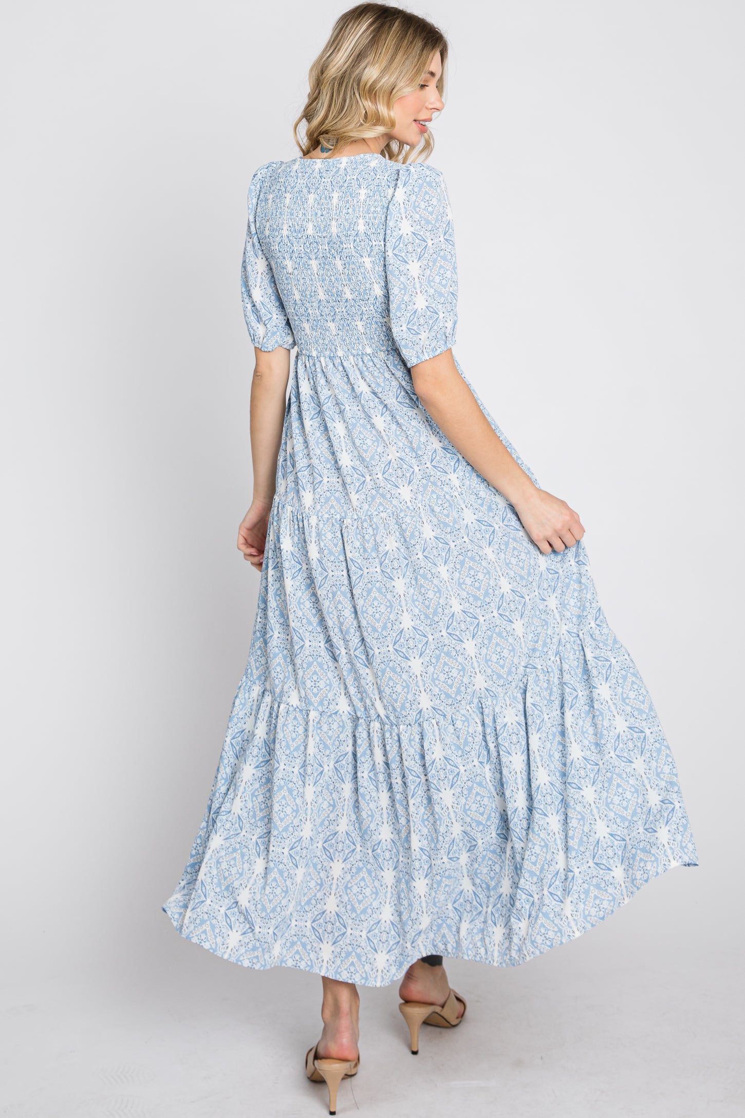 Blue Paisley Print Smocked Tiered Maxi Dress Small Blue Paisley Print Smocked Tiered Maxi Dress Small